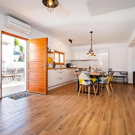 Authentic Dalmatia By Lucija Novum Apartman *